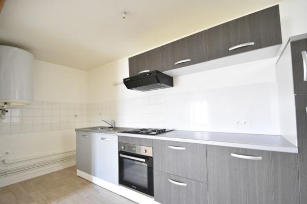 A LOUER, T2 REFAIT A NEUF AU COEUR DE BRISSAC QUINCE