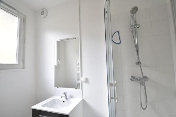 A LOUER, T2 REFAIT A NEUF AU COEUR DE BRISSAC QUINCE