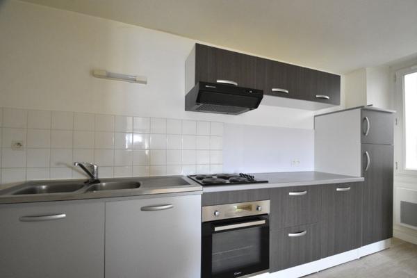 A LOUER, T2 REFAIT A NEUF AU COEUR DE BRISSAC QUINCE