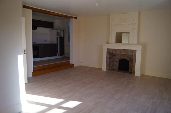 A LOUER, T2 REFAIT A NEUF AU COEUR DE BRISSAC QUINCE