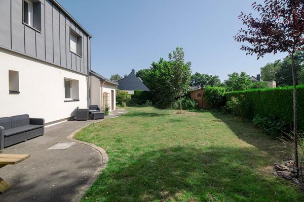 Maison Thorigne-fouillard PAS DE VIS A VIS / JARDIN VERDOYANT / CHAMBRE EN BAS / SEJOUR TRAVERSANT.