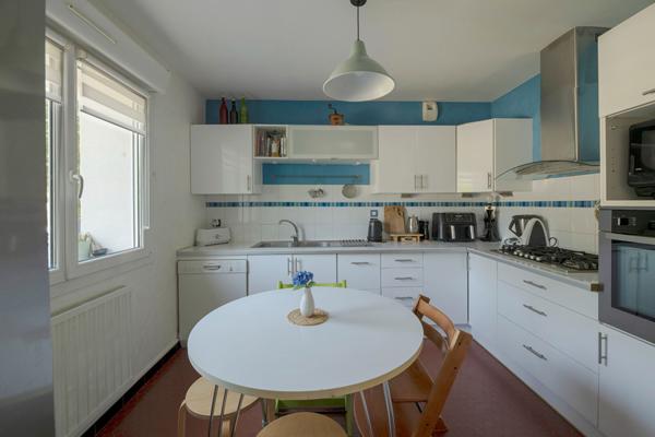 Maison Thorigne-fouillard PAS DE VIS A VIS / JARDIN VERDOYANT / CHAMBRE EN BAS / SEJOUR TRAVERSANT.