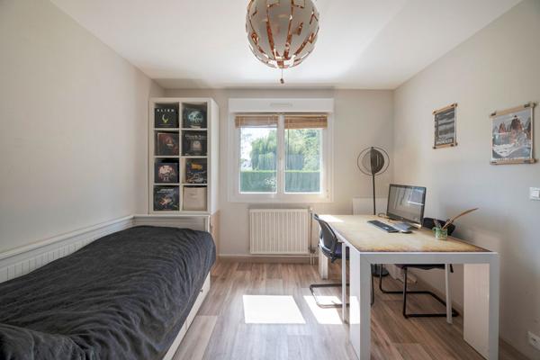 Maison Thorigne-fouillard PAS DE VIS A VIS / JARDIN VERDOYANT / CHAMBRE EN BAS / SEJOUR TRAVERSANT.