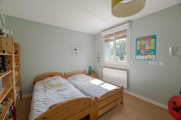 Maison Thorigne-fouillard PAS DE VIS A VIS / JARDIN VERDOYANT / CHAMBRE EN BAS / SEJOUR TRAVERSANT.