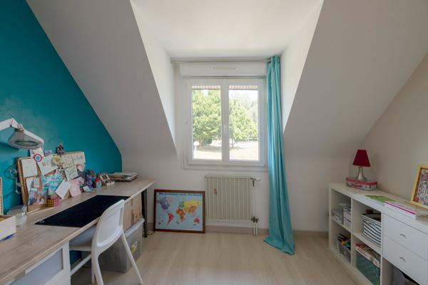 Maison Thorigne-fouillard PAS DE VIS A VIS / JARDIN VERDOYANT / CHAMBRE EN BAS / SEJOUR TRAVERSANT.