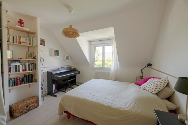 Maison Thorigne-fouillard PAS DE VIS A VIS / JARDIN VERDOYANT / CHAMBRE EN BAS / SEJOUR TRAVERSANT.