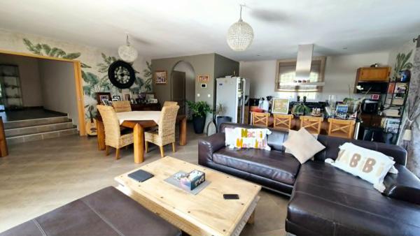 POUSSAN ? Superbe villa de plain-pied 120 m² avec piscine et terrain de 1 300 m²