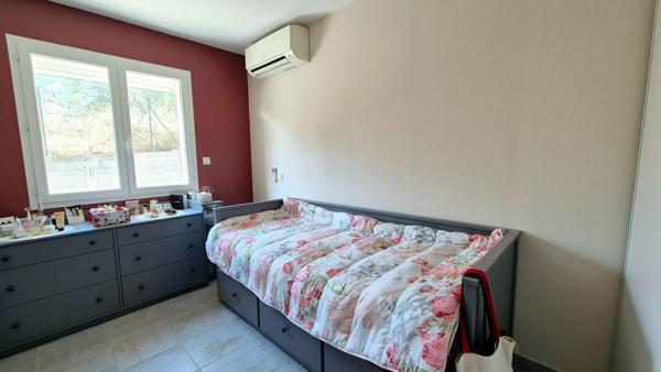 POUSSAN ? Superbe villa de plain-pied 120 m² avec piscine et terrain de 1 300 m²