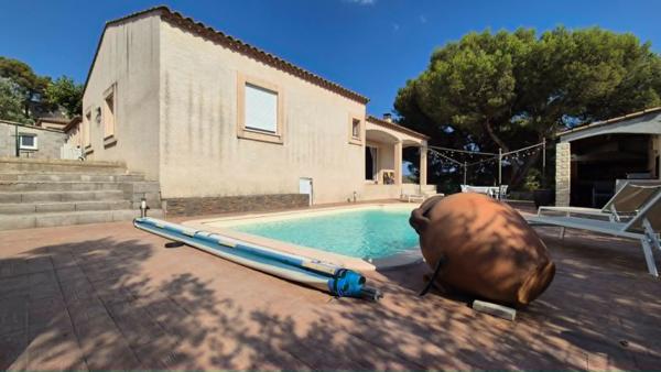 POUSSAN ? Superbe villa de plain-pied 120 m² avec piscine et terrain de 1 300 m²