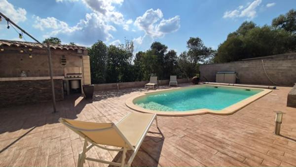POUSSAN ? Superbe villa de plain-pied 120 m² avec piscine et terrain de 1 300 m²