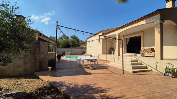 POUSSAN ? Superbe villa de plain-pied 120 m² avec piscine et terrain de 1 300 m²