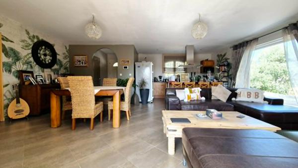POUSSAN ? Superbe villa de plain-pied 120 m² avec piscine et terrain de 1 300 m²