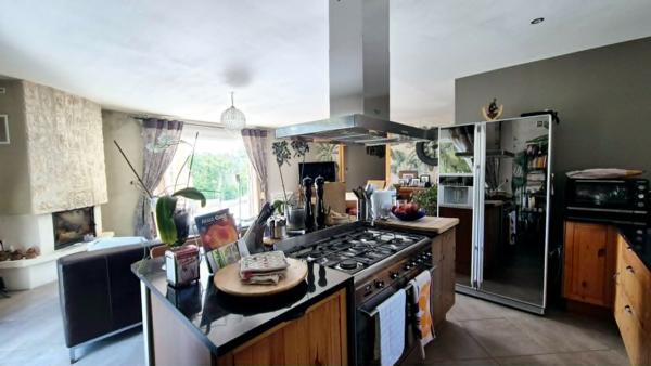 POUSSAN ? Superbe villa de plain-pied 120 m² avec piscine et terrain de 1 300 m²
