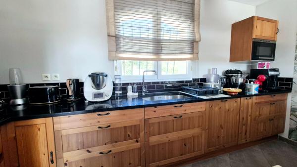 POUSSAN ? Superbe villa de plain-pied 120 m² avec piscine et terrain de 1 300 m²