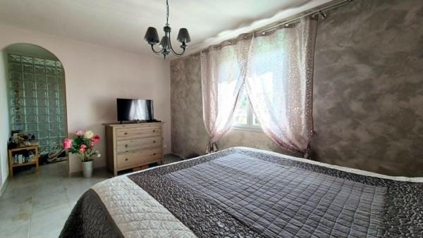 POUSSAN ? Superbe villa de plain-pied 120 m² avec piscine et terrain de 1 300 m²