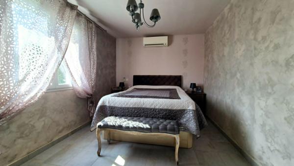 POUSSAN ? Superbe villa de plain-pied 120 m² avec piscine et terrain de 1 300 m²