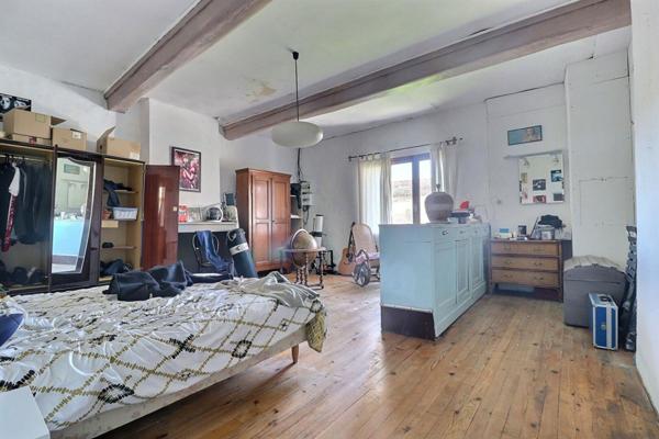 Ancône, maison de village à rénover