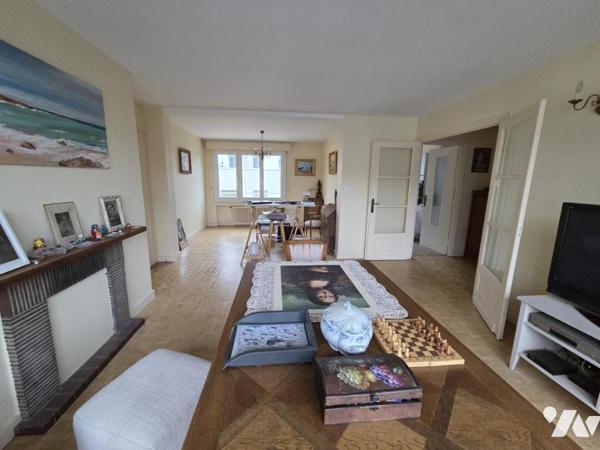 LILLE VAUBAN - APPARTEMENT DE 112 M2 AVEC GARAGE, CAVES, BALCON ET  ASCENSEUR