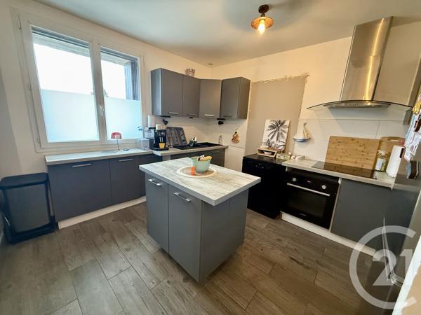 Maison à vendre  6 pièces - 410 m 2   SAUJON  - 17