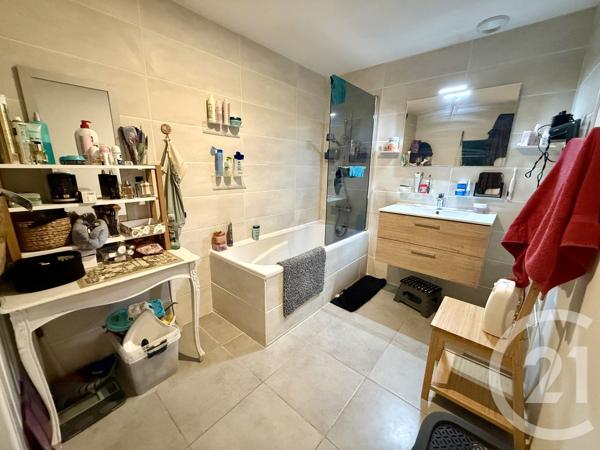 Maison à vendre  6 pièces - 410 m 2   SAUJON  - 17