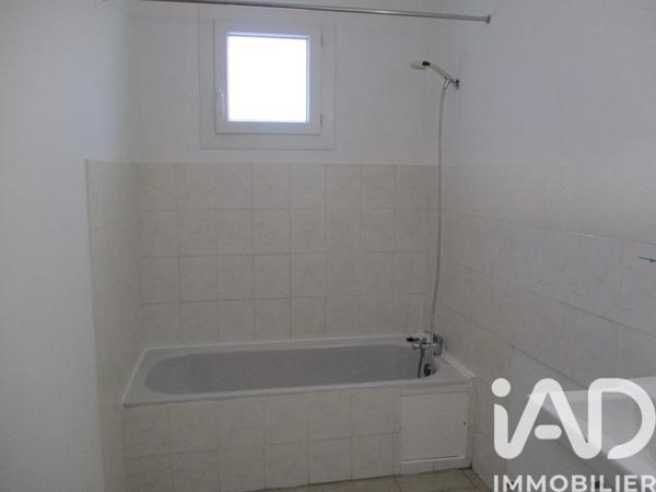 Location appartement 3 pièces 65 m² Salon-de-Provence