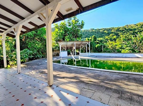 Villa T4 – Piscine, jardin, proche mer – Case-Pilote