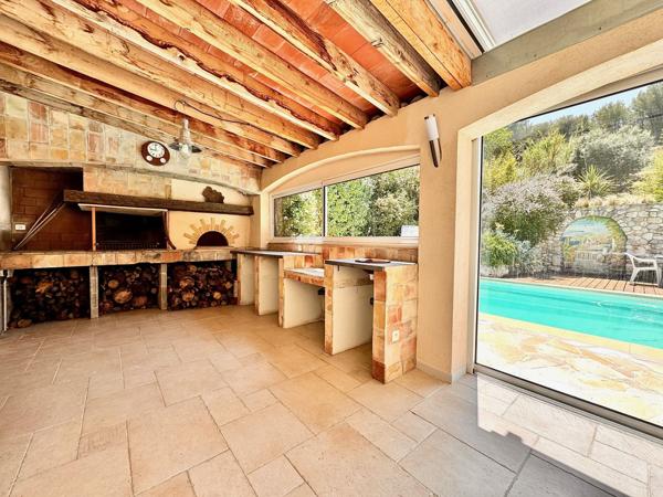 Ventabren (13122) Ventabren – Maison familiale 6 pièces avec jardin, piscine et espace bien-être