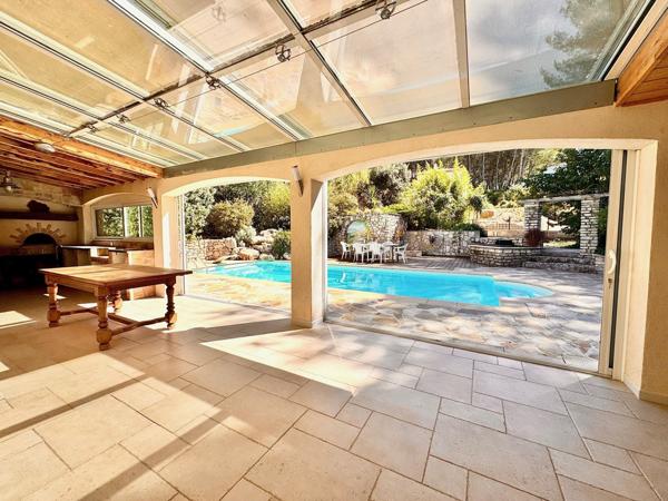 Ventabren (13122) Ventabren – Maison familiale 6 pièces avec jardin, piscine et espace bien-être