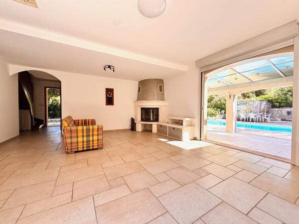 Ventabren (13122) Ventabren – Maison familiale 6 pièces avec jardin, piscine et espace bien-être