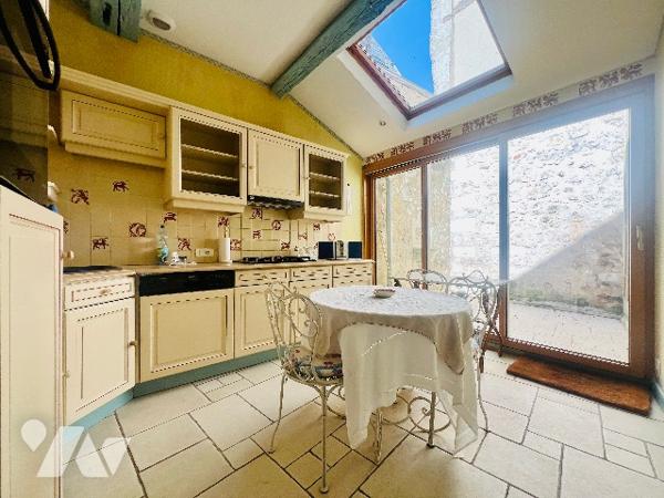 TOURS 
Hyper Centre
Scellerie / Jules Favre
Ensemble mixte: local commercial et appartement