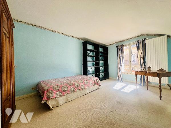 TOURS 
Hyper Centre
Scellerie / Jules Favre
Ensemble mixte: local commercial et appartement