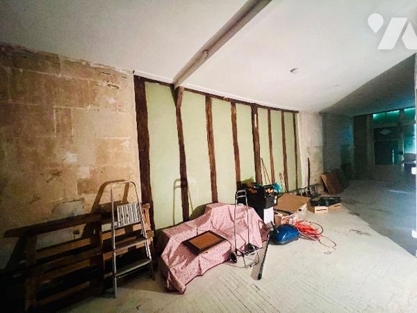 TOURS 
Hyper Centre
Scellerie / Jules Favre
Ensemble mixte: local commercial et appartement