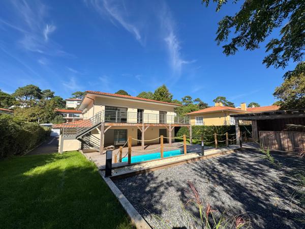 ARCACHON-PEIRERE VILLA 273 M² 6 CHAMBRES PISCINE GARGE TERRAIN 11127 M²