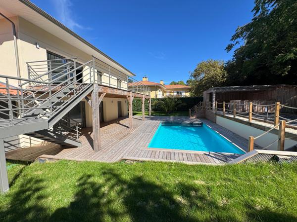ARCACHON-PEIRERE VILLA 273 M² 6 CHAMBRES PISCINE GARGE TERRAIN 11127 M²