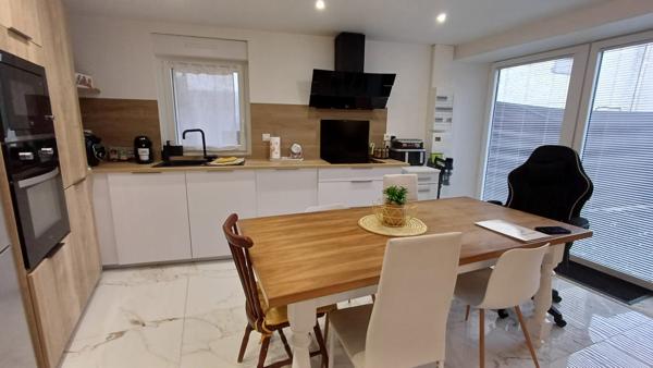 MAISON DE BOURG RENOVEE AVEC COUR PRIVATIVE