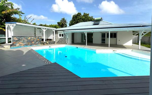 Maison à vendre    5 pièces •  La Trinité