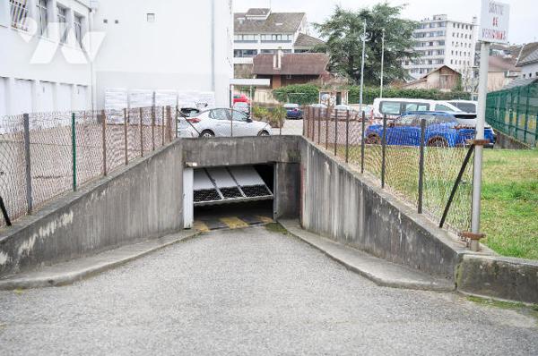 ANNECY – A SAISIR T3 60 m² avec vue montagne, balcon et garage – 8ᵉ étage avec ascenseur