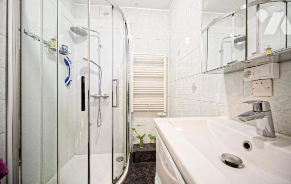 ANNECY – A SAISIR T3 60 m² avec vue montagne, balcon et garage – 8ᵉ étage avec ascenseur