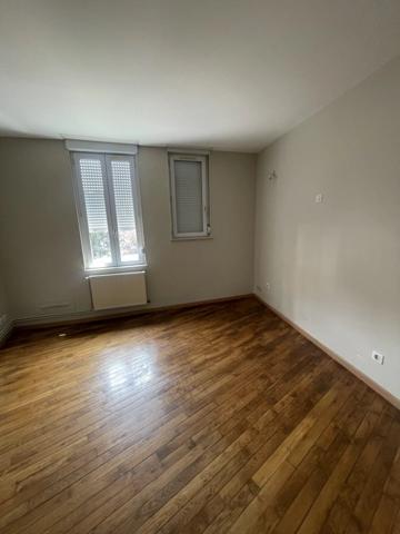 Location                                                      Appartement
                        
                     3 pièces                      61 m2                     à Saint-Quentin