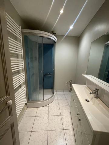 Location                                                      Appartement
                        
                     3 pièces                      61 m2                     à Saint-Quentin