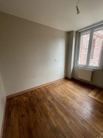 Location                                                      Appartement
                        
                     3 pièces                      61 m2                     à Saint-Quentin