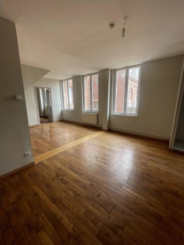 Location                                                      Appartement
                        
                     3 pièces                      61 m2                     à Saint-Quentin