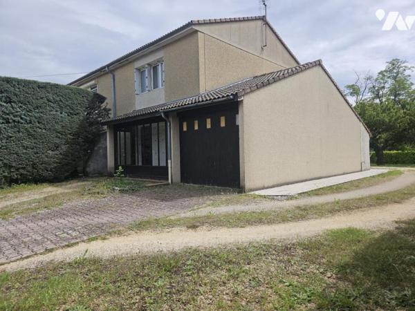  maison d’environ 84 m² offre un cadre de vie agréable au sein d’un environnement calme et recherché