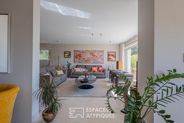 Maison d’architecte avec vue mer et piscine – Arrière pays Cannois