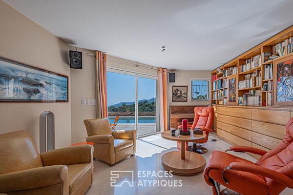 Maison d’architecte avec vue mer et piscine – Arrière pays Cannois