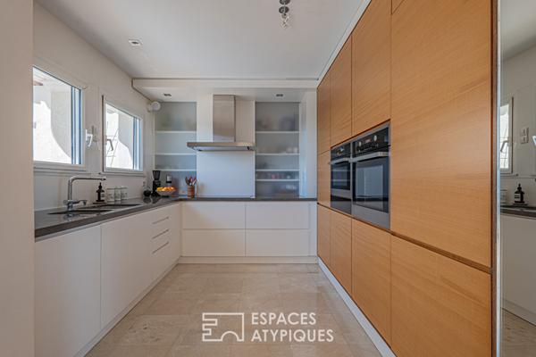 Maison d’architecte avec vue mer et piscine – Arrière pays Cannois