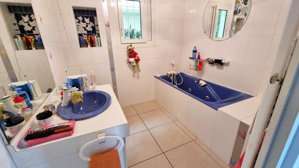Maison avec garage sur plus de 6000 m2 de terrain sur Saint Julien Chapteuil