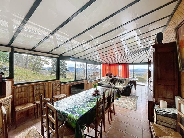 Maison avec garage sur plus de 6000 m2 de terrain sur Saint Julien Chapteuil