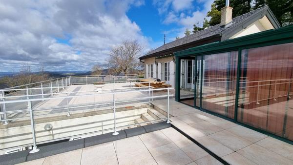 Maison avec garage sur plus de 6000 m2 de terrain sur Saint Julien Chapteuil