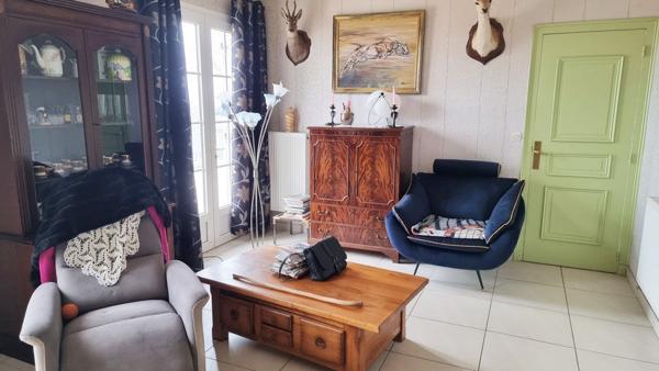 Maison avec garage sur plus de 6000 m2 de terrain sur Saint Julien Chapteuil